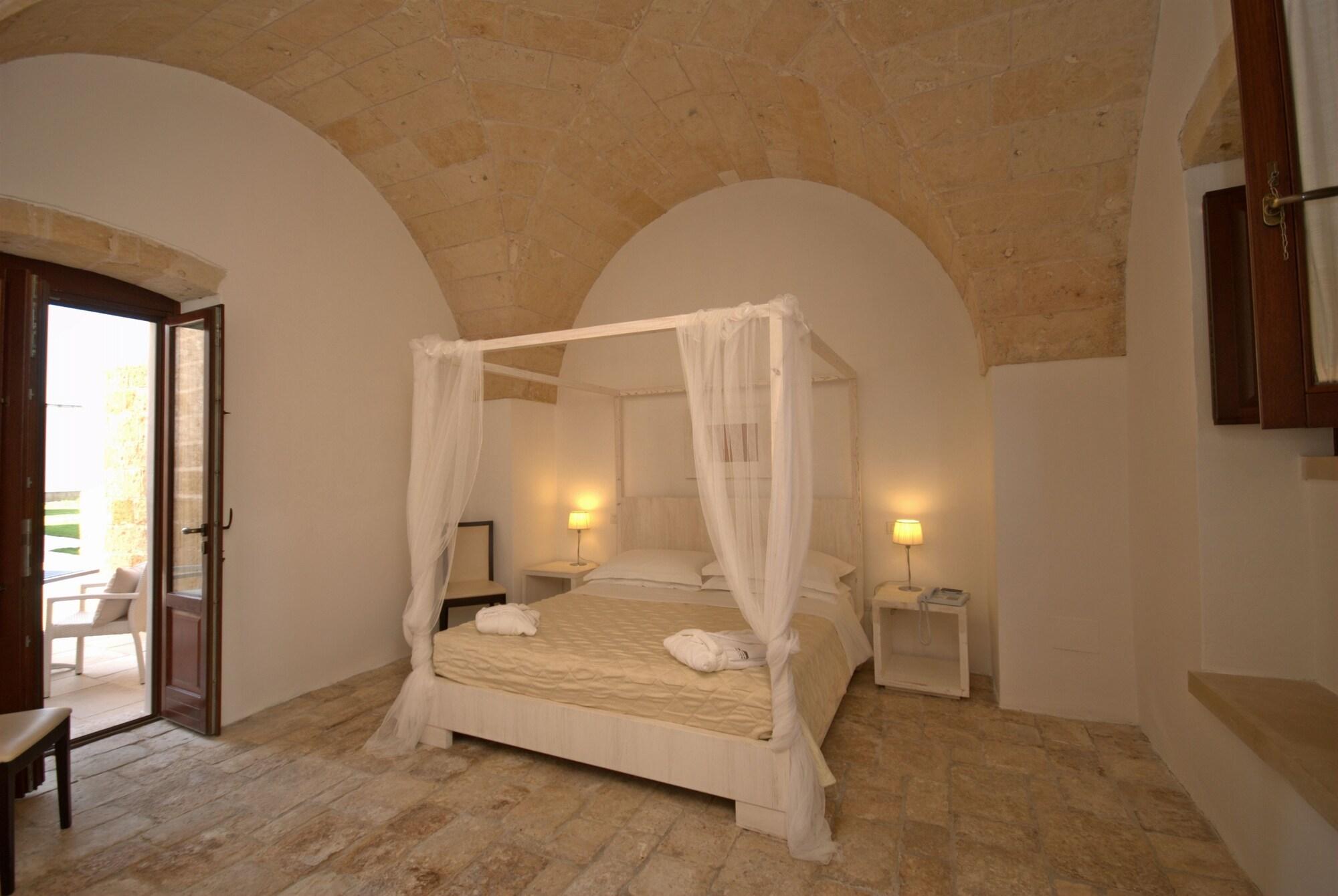Masseria Corda Di Lana Hotel & Resort 토레 라필로 외부 사진