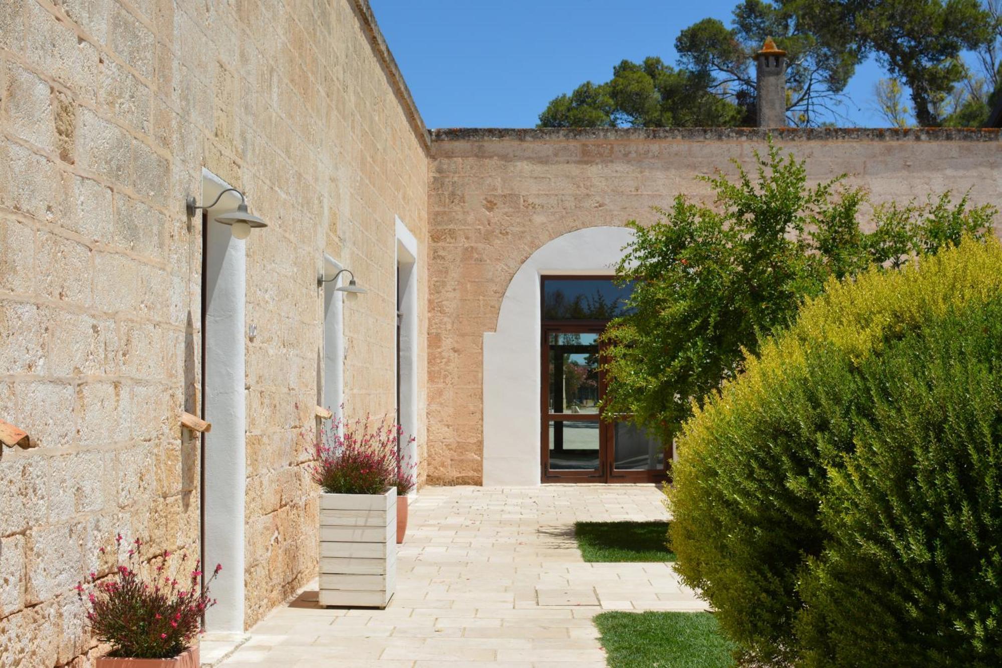 Masseria Corda Di Lana Hotel & Resort 토레 라필로 외부 사진